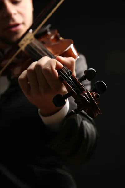 Músico toca violino — Fotografia de Stock