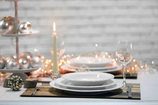 Schöne weihnachtliche Tischdekoration — Stockfoto