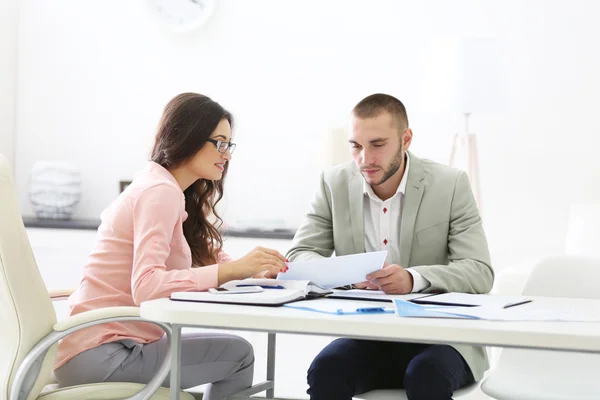 Two estate agents — Stock Photo, Image