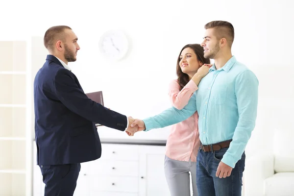 Happy family with estate agent — Stock Photo, Image