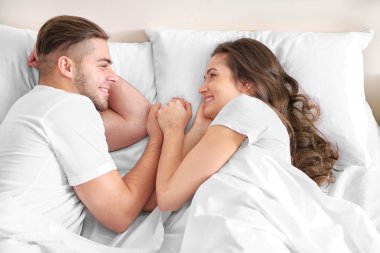 Mutlu çift snoozing 