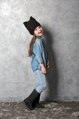 Küçük moda çocuk kız portresi