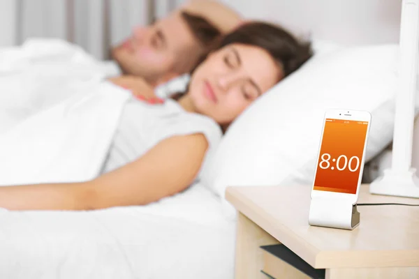 Feliz pareja despertando — Foto de Stock