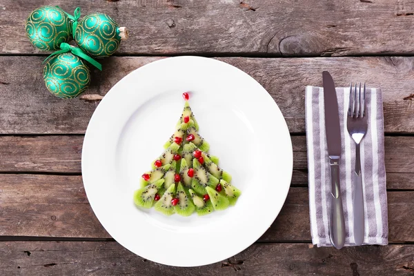 Fir kerstboom gemaakt van kiwi — Stockfoto