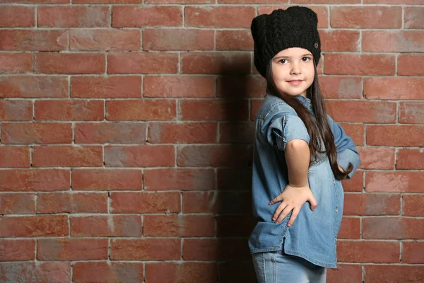 Портрет маленькой девочки из моды — стоковое фото
