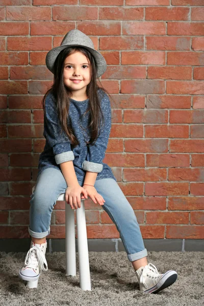 Retrato de niña de moda — Foto de Stock