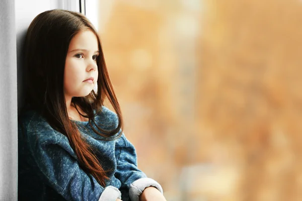 Little girl waiting for someone — Stock Photo, Image