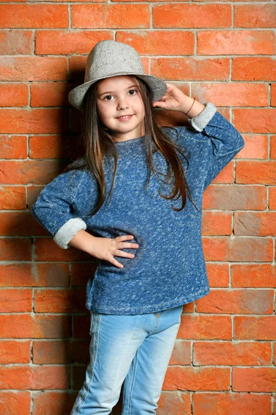 Portret dziewczynki dziecko moda — Zdjęcie stockowe