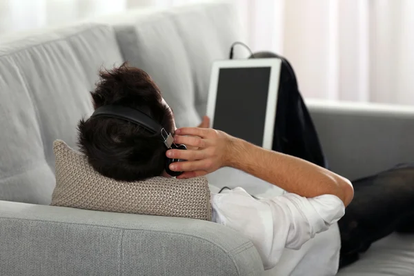 Young man listens music with headphones — Stock Photo, Image