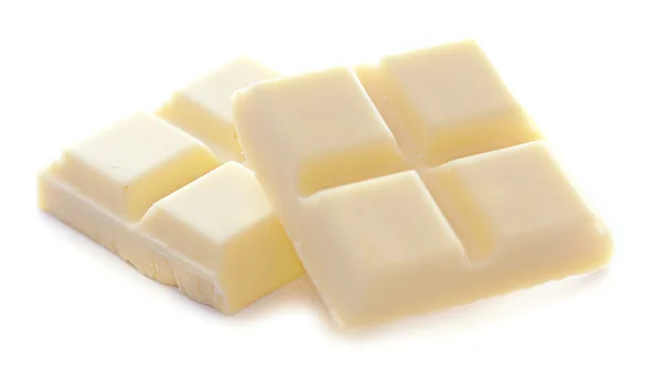 Peças de chocolate branco isolado no fundo branco — Fotografia de Stock