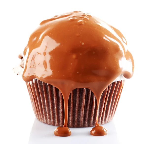 Delicioso cupcake con cobertura de chocolate derretido, aislado en blanco —  Fotos de Stock