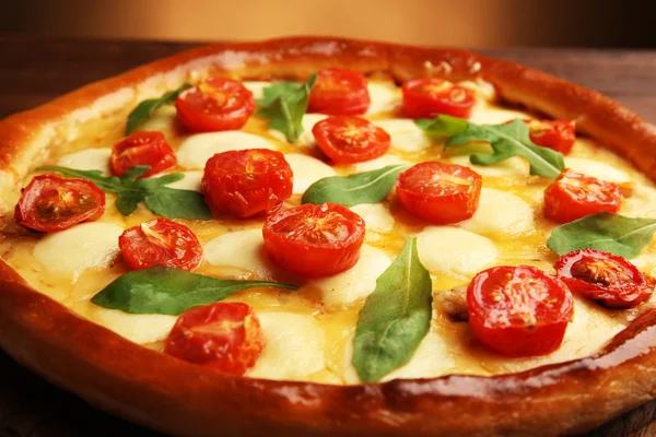 Pizza Margherita with arugula, close-up — Stock Photo, Image