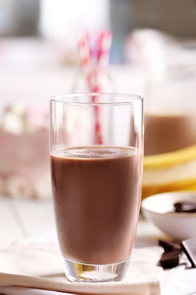 Glass of chocolate milk on table close-up — Stock Photo, Image