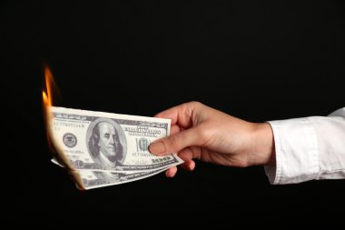 Dolar yanan kadın  