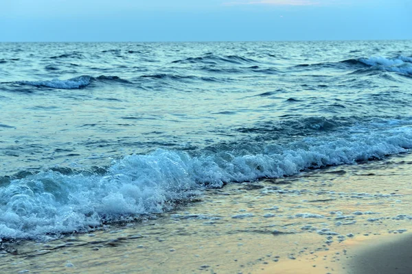 海浪在岸上 图库照片