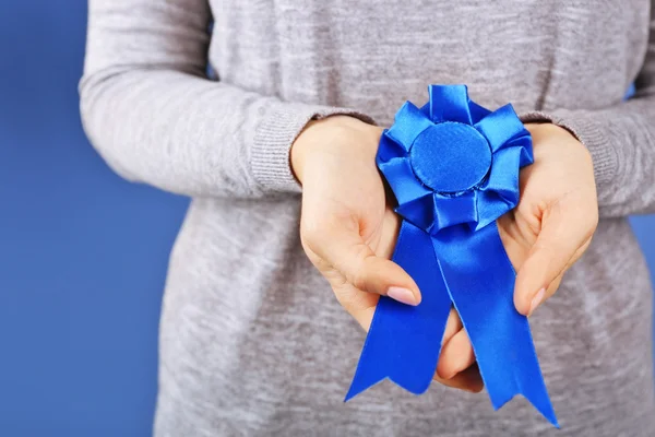 Woman with award ribbon — Stock Photo, Image