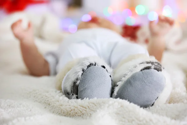 Bambino sulla coperta calda — Foto Stock