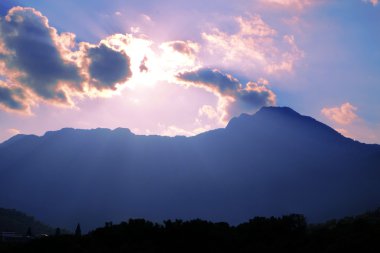bulutlar ve dağ tepe