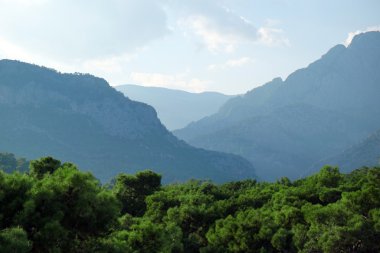 bulutlar ve dağ tepe