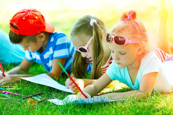 Gelukkige actieve kinderen — Stockfoto