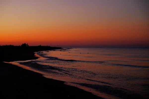 Hermosa puesta de sol en el paisaje marino — Foto de Stock