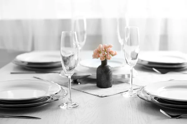 Table set at restaurant — Stock Photo, Image