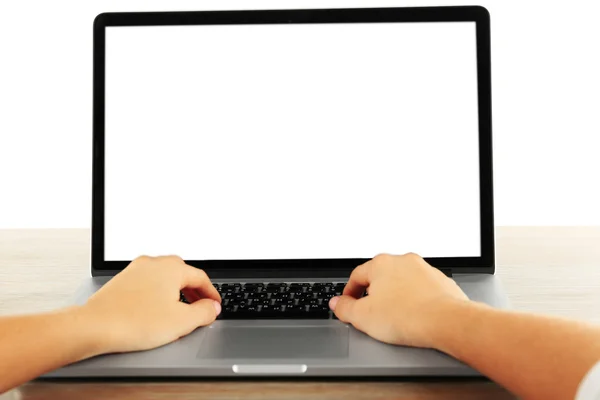 Frauenhände arbeiten am Laptop — Stockfoto