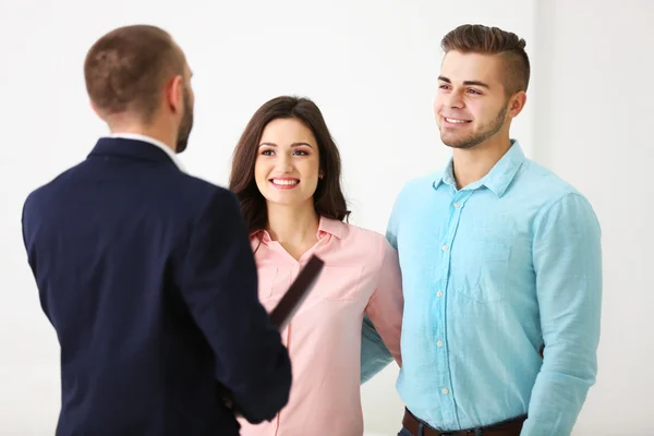 Happy family with estate agent — Stock Photo, Image