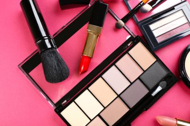 pembe bir arka plan üzerinde kozmetik