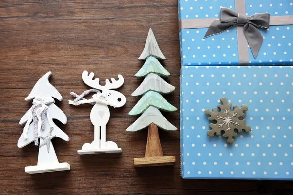 Weihnachtsdekor auf Holzgrund — Stockfoto