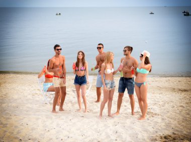 Güzel gençler eğleniyor