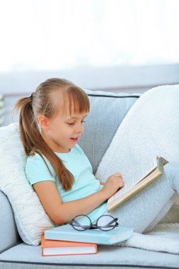 Güzel küçük kız. 