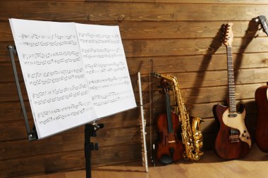Not tutucu karşı müzik aletleri 