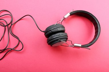 Siyah kulaklık yakın çekim