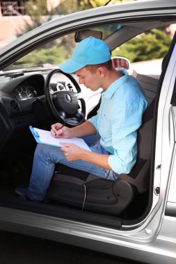 pizza servis elemanı  