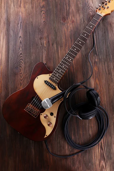 Electric guitar with microphone — Stock Photo, Image