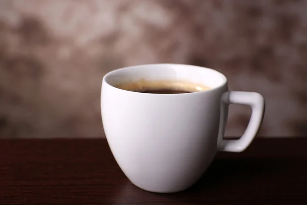 Kopje koffie op tabel close-up — Stockfoto