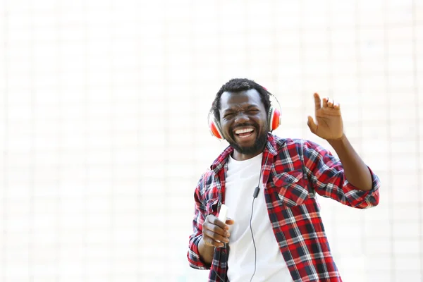 African American man with headphones — Stock Photo, Image