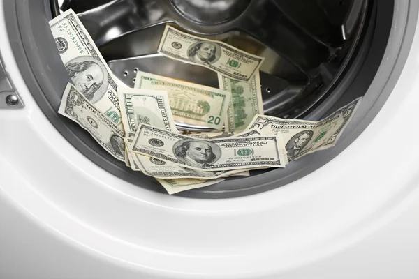 Geld in de wasmachine — Stockfoto