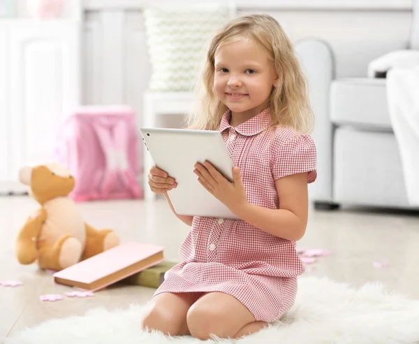 Little girl with tablet — Stock Photo, Image