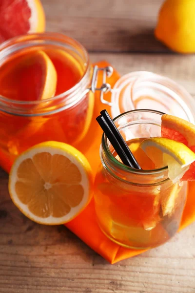 Chá gelado com limão e toranja — Fotografia de Stock