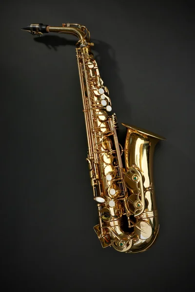 Beau saxophone doré — Photo