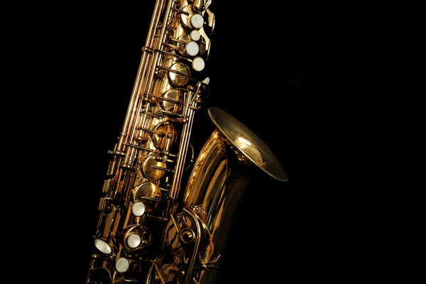 Hermoso saxofón dorado — Foto de Stock