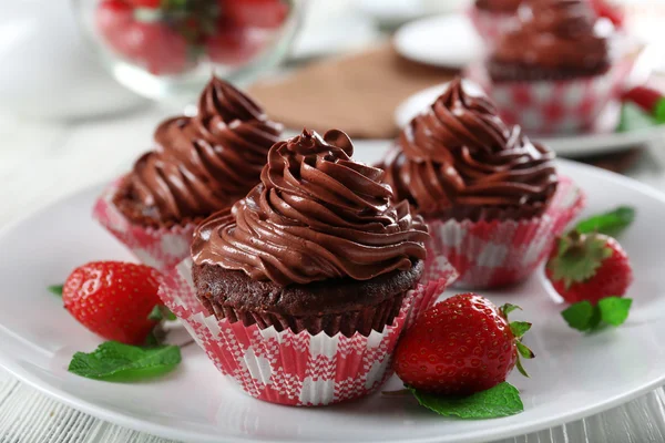 Cupcakes de chocolate en primer plano — Foto de Stock