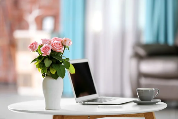 Comodo posto di lavoro a casa — Foto Stock