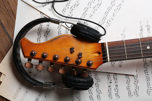 Elektro gitar ve kulaklık — Stok fotoğraf