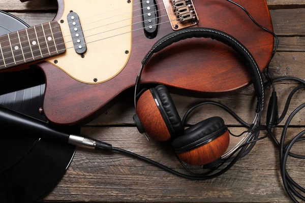 Elektrická kytara, sluchátka — Stock fotografie