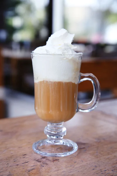 Buzlu kahve tablosundaki kafe, yakın çekim — Stok fotoğraf