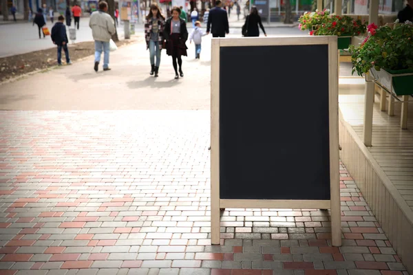 Blank Signboard pe stradă — Fotografie, imagine de stoc