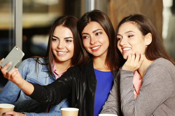 Chicas atractivas juntas — Foto de Stock